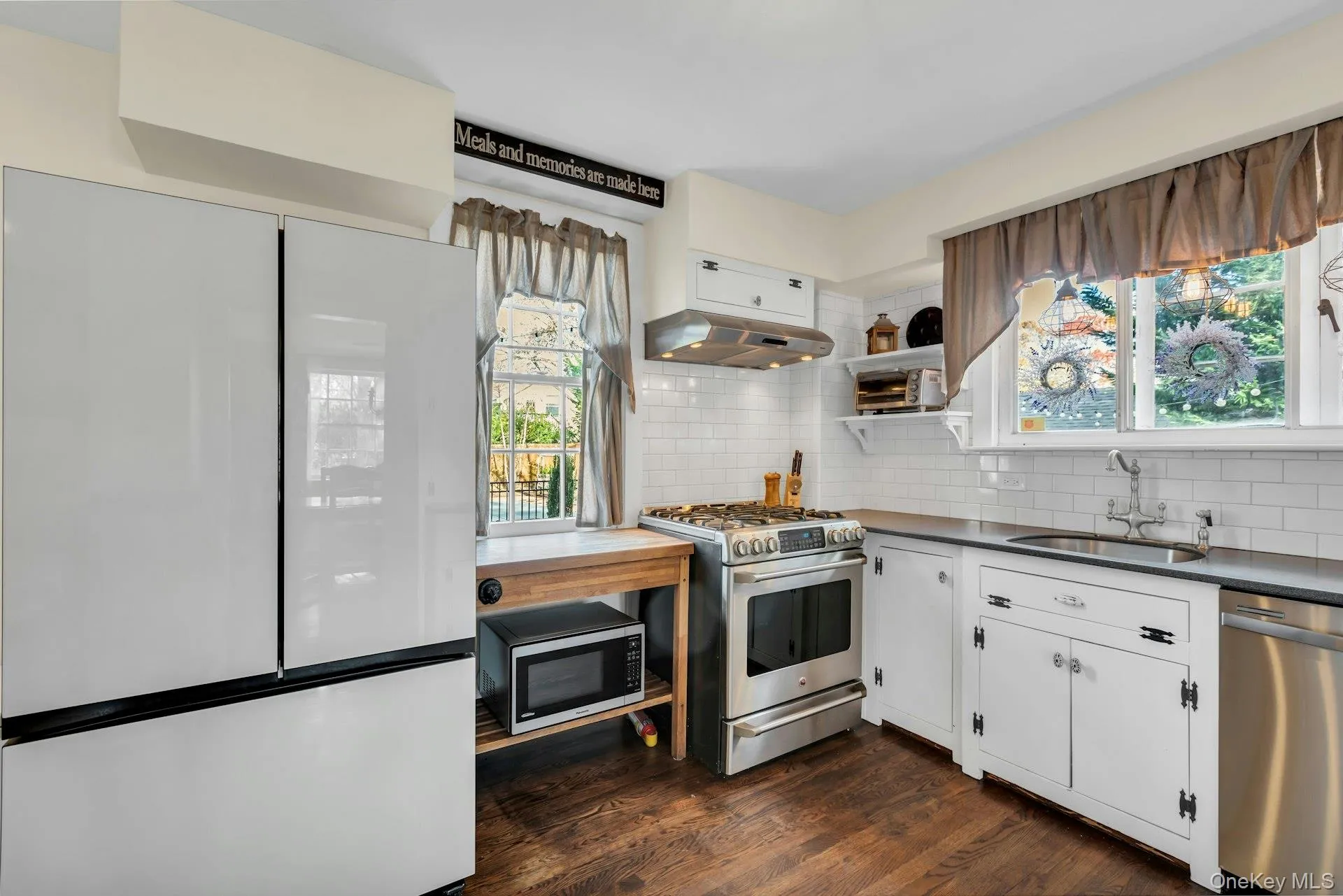 105 Academy Street, Islip, NY, 3 Bedrooms Bedrooms, 11 Rooms Rooms,2 BathroomsBathrooms,Residential Lease,For Rent,Academy,0,1030929 105 Academy Street, Islip, NY, 3 Bedrooms Bedrooms, 11 Rooms Rooms,2 BathroomsBathrooms,Residential Lease,For Rent,Academy,0,1030929