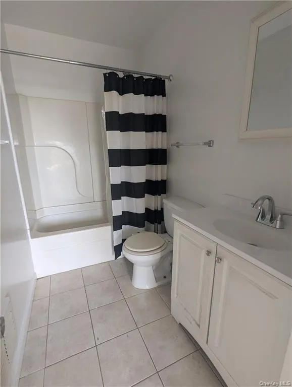 216 Smith Street, Poughkeepsie, NY, 4 Bedrooms Bedrooms, 7 Rooms Rooms,1 BathroomBathrooms,Residential Lease,For Rent,Smith,0,1030941 216 Smith Street, Poughkeepsie, NY, 4 Bedrooms Bedrooms, 7 Rooms Rooms,1 BathroomBathrooms,Residential Lease,For Rent,Smith,0,1030941