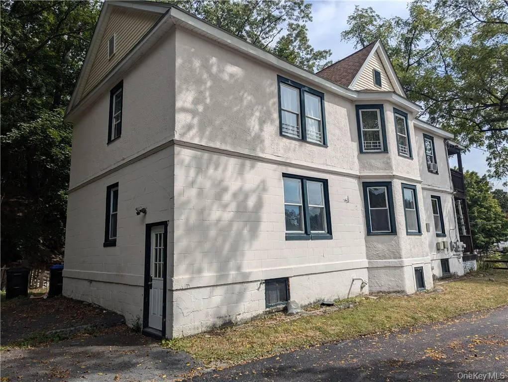 216 Smith Street, Poughkeepsie, NY, 4 Bedrooms Bedrooms, 7 Rooms Rooms,1 BathroomBathrooms,Residential Lease,For Rent,Smith,0,1030941 216 Smith Street, Poughkeepsie, NY, 4 Bedrooms Bedrooms, 7 Rooms Rooms,1 BathroomBathrooms,Residential Lease,For Rent,Smith,0,1030941