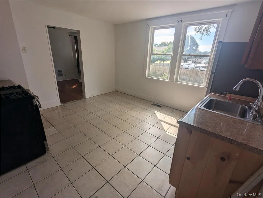 216 Smith Street, Poughkeepsie, NY, 4 Bedrooms Bedrooms, 7 Rooms Rooms,1 BathroomBathrooms,Residential Lease,For Rent,Smith,0,1030941 216 Smith Street, Poughkeepsie, NY, 4 Bedrooms Bedrooms, 7 Rooms Rooms,1 BathroomBathrooms,Residential Lease,For Rent,Smith,0,1030941