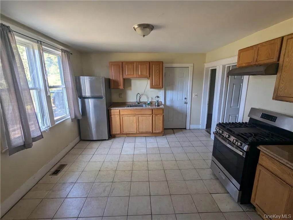 216 Smith Street, Poughkeepsie, NY, 4 Bedrooms Bedrooms, 7 Rooms Rooms,1 BathroomBathrooms,Residential Lease,For Rent,Smith,0,1030941 216 Smith Street, Poughkeepsie, NY, 4 Bedrooms Bedrooms, 7 Rooms Rooms,1 BathroomBathrooms,Residential Lease,For Rent,Smith,0,1030941