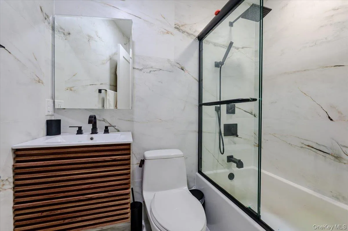 634 Jarvis Avenue, New York, NY, 5 Bedrooms Bedrooms, 8 Rooms Rooms,3 BathroomsBathrooms,Residential,For Rent,Jarvis,0,1030946 634 Jarvis Avenue, New York, NY, 5 Bedrooms Bedrooms, 8 Rooms Rooms,3 BathroomsBathrooms,Residential,For Rent,Jarvis,0,1030946