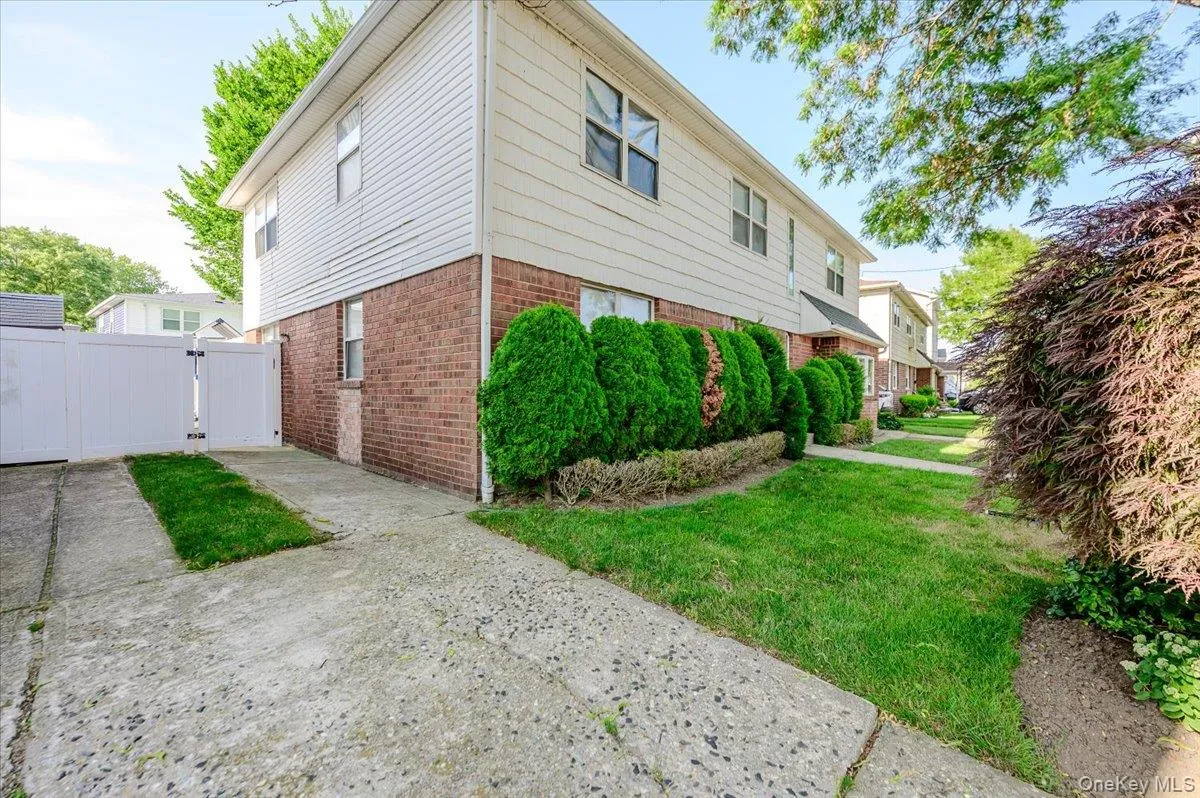 634 Jarvis Avenue, New York, NY, 5 Bedrooms Bedrooms, 8 Rooms Rooms,3 BathroomsBathrooms,Residential,For Rent,Jarvis,0,1030946 634 Jarvis Avenue, New York, NY, 5 Bedrooms Bedrooms, 8 Rooms Rooms,3 BathroomsBathrooms,Residential,For Rent,Jarvis,0,1030946