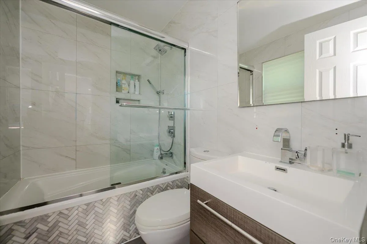 634 Jarvis Avenue, New York, NY, 5 Bedrooms Bedrooms, 8 Rooms Rooms,3 BathroomsBathrooms,Residential,For Rent,Jarvis,0,1030946 634 Jarvis Avenue, New York, NY, 5 Bedrooms Bedrooms, 8 Rooms Rooms,3 BathroomsBathrooms,Residential,For Rent,Jarvis,0,1030946