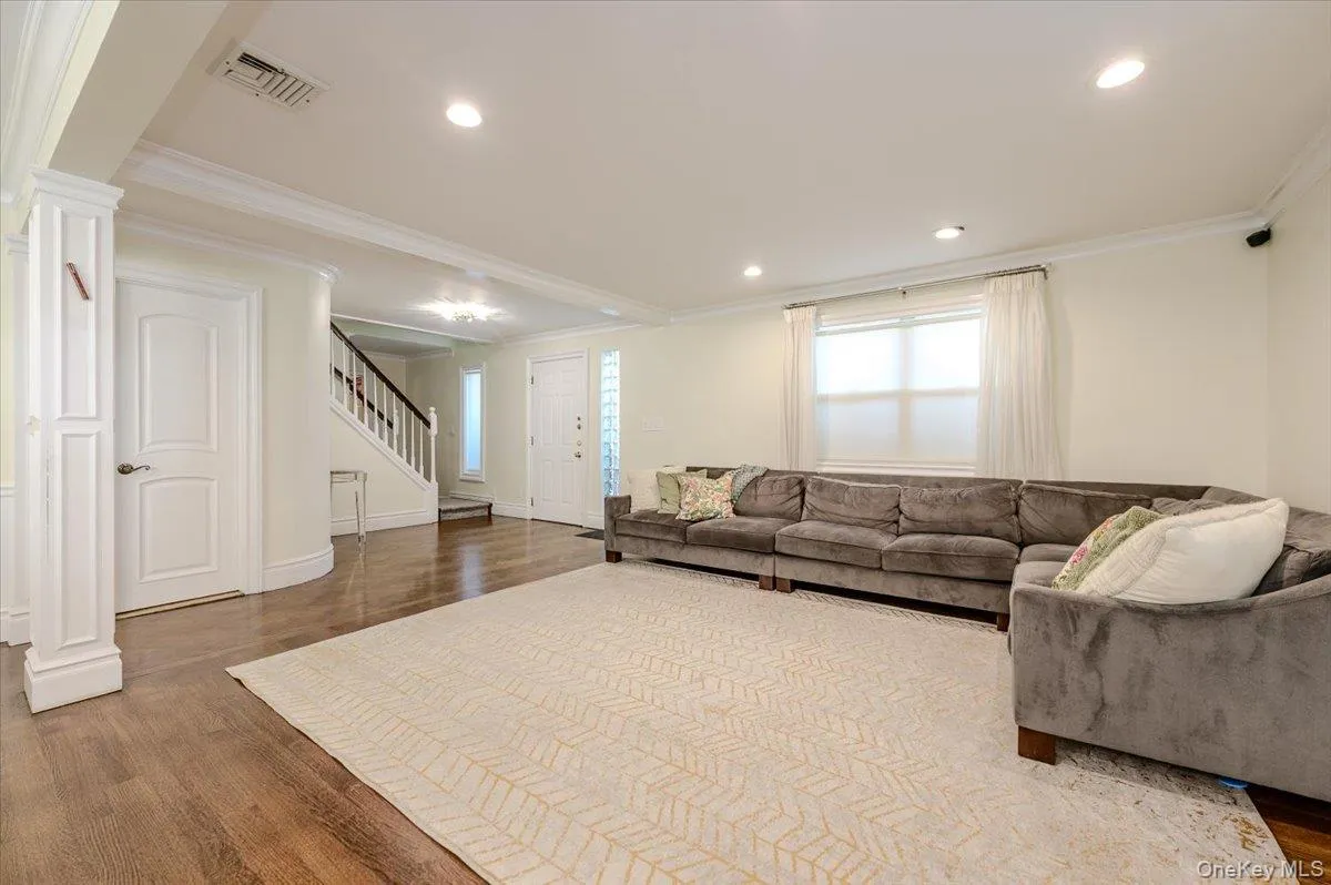 634 Jarvis Avenue, New York, NY, 5 Bedrooms Bedrooms, 8 Rooms Rooms,3 BathroomsBathrooms,Residential,For Rent,Jarvis,0,1030946 634 Jarvis Avenue, New York, NY, 5 Bedrooms Bedrooms, 8 Rooms Rooms,3 BathroomsBathrooms,Residential,For Rent,Jarvis,0,1030946