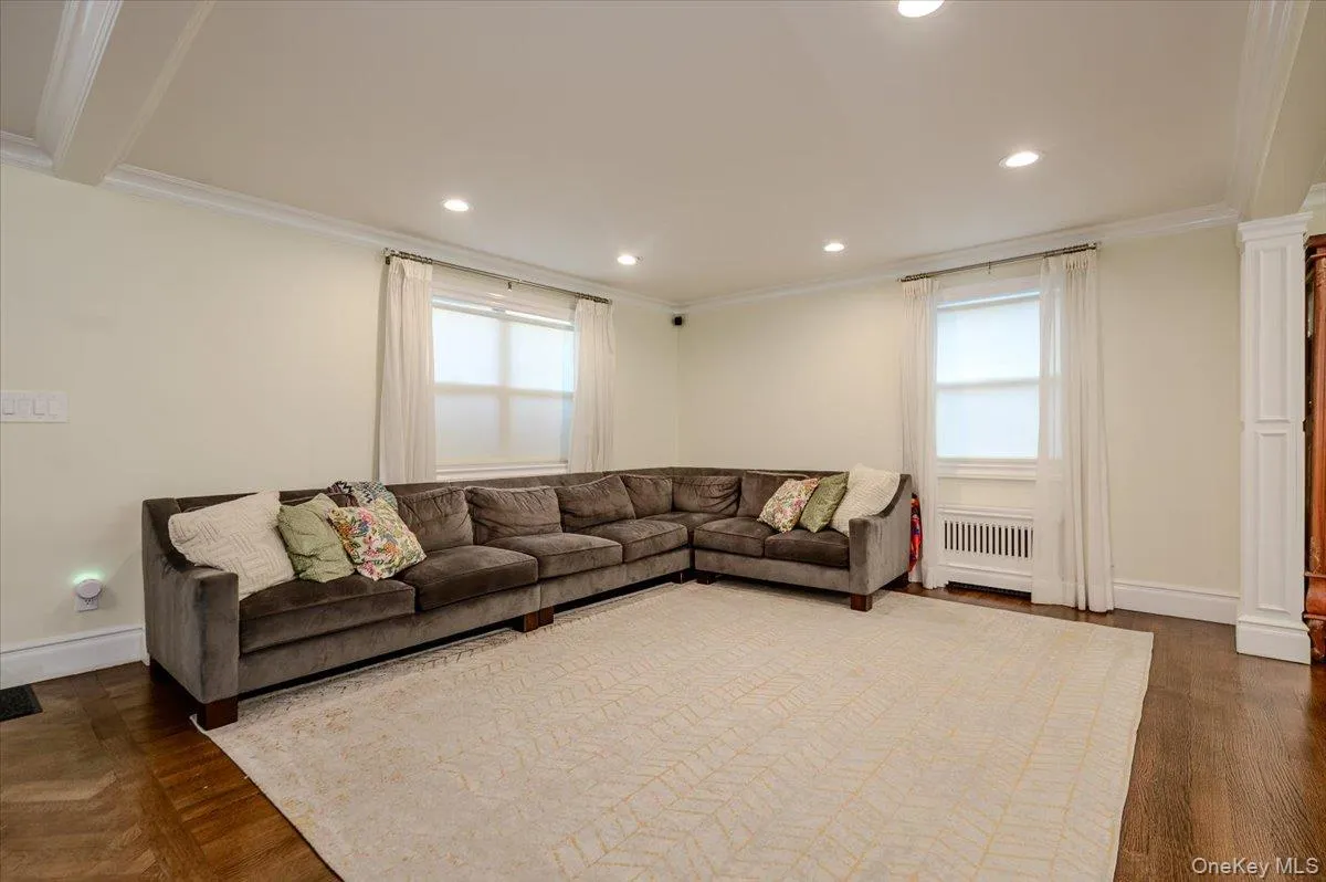 634 Jarvis Avenue, New York, NY, 5 Bedrooms Bedrooms, 8 Rooms Rooms,3 BathroomsBathrooms,Residential,For Rent,Jarvis,0,1030946 634 Jarvis Avenue, New York, NY, 5 Bedrooms Bedrooms, 8 Rooms Rooms,3 BathroomsBathrooms,Residential,For Rent,Jarvis,0,1030946