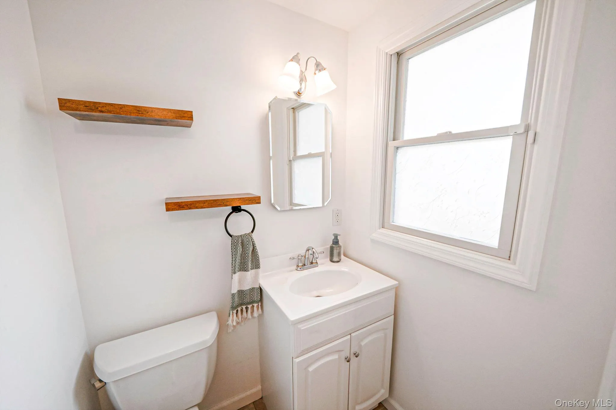 49 Munson Court, Huntington, NY, 3 Bedrooms Bedrooms, 7 Rooms Rooms,1 BathroomBathrooms,Residential,For Rent,Munson,0,1030949 49 Munson Court, Huntington, NY, 3 Bedrooms Bedrooms, 7 Rooms Rooms,1 BathroomBathrooms,Residential,For Rent,Munson,0,1030949