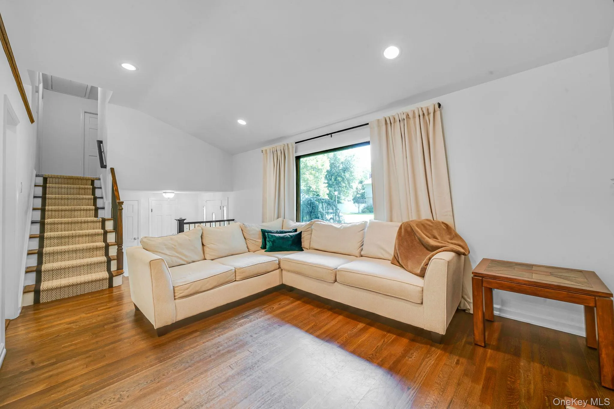 49 Munson Court, Huntington, NY, 3 Bedrooms Bedrooms, 7 Rooms Rooms,1 BathroomBathrooms,Residential,For Rent,Munson,0,1030949 49 Munson Court, Huntington, NY, 3 Bedrooms Bedrooms, 7 Rooms Rooms,1 BathroomBathrooms,Residential,For Rent,Munson,0,1030949