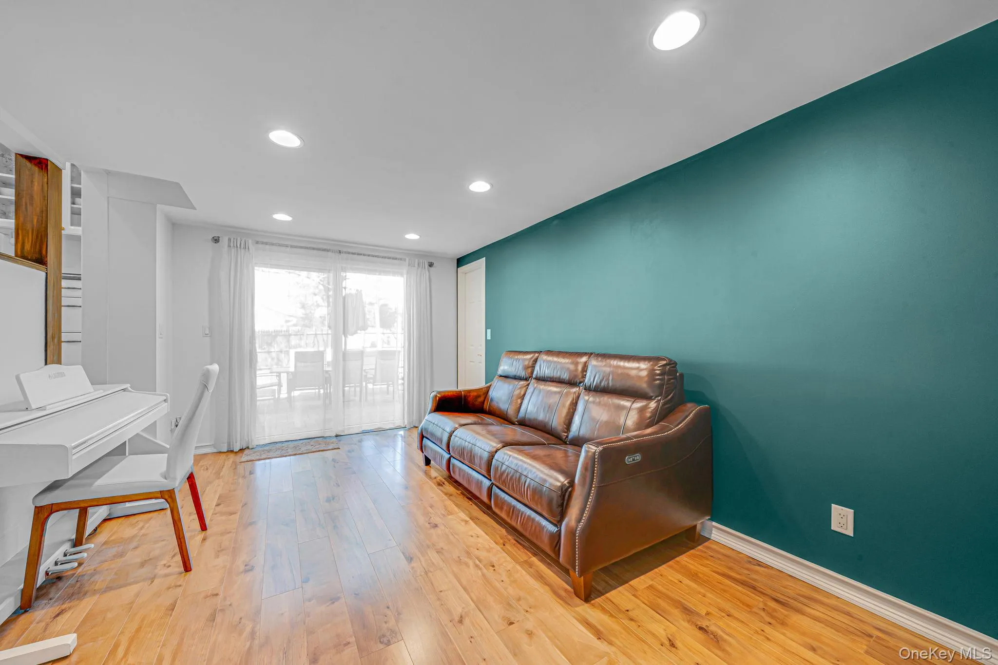 49 Munson Court, Huntington, NY, 3 Bedrooms Bedrooms, 7 Rooms Rooms,1 BathroomBathrooms,Residential,For Rent,Munson,0,1030949 49 Munson Court, Huntington, NY, 3 Bedrooms Bedrooms, 7 Rooms Rooms,1 BathroomBathrooms,Residential,For Rent,Munson,0,1030949