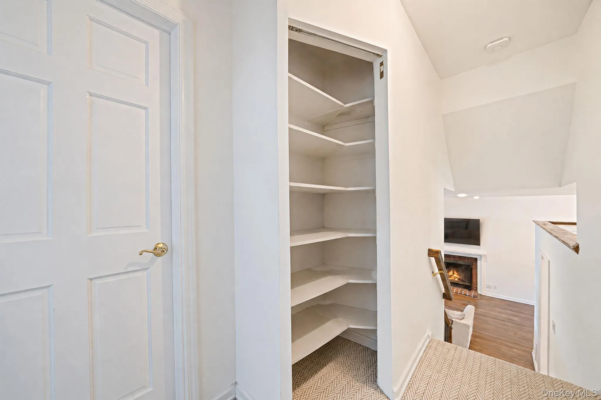 49 Munson Court, Huntington, NY, 3 Bedrooms Bedrooms, 7 Rooms Rooms,1 BathroomBathrooms,Residential,For Rent,Munson,0,1030949 49 Munson Court, Huntington, NY, 3 Bedrooms Bedrooms, 7 Rooms Rooms,1 BathroomBathrooms,Residential,For Rent,Munson,0,1030949