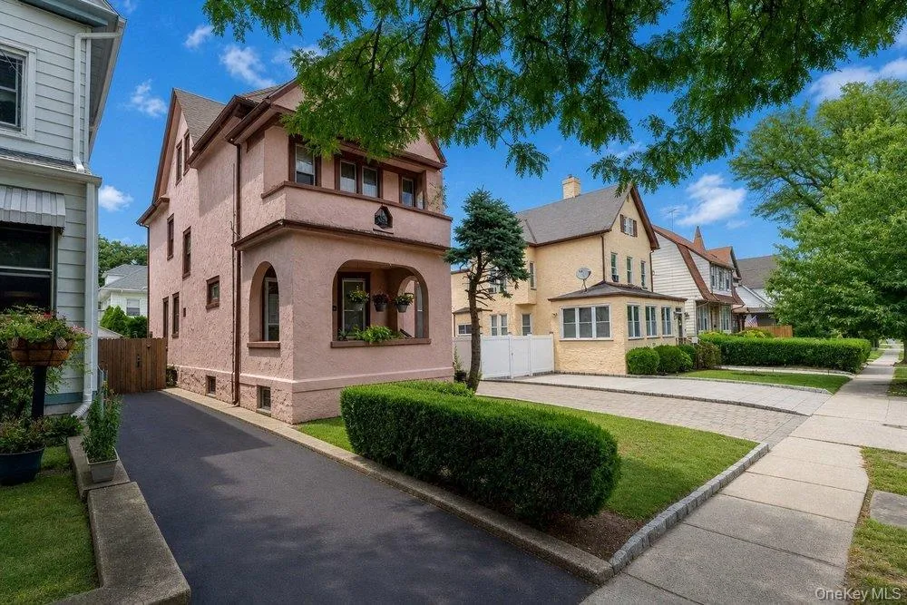 129 Urban Street, Mount Vernon, NY, 5 Bedrooms Bedrooms, 9 Rooms Rooms,2 BathroomsBathrooms,Residential,For Rent,Urban,0,1030951 129 Urban Street, Mount Vernon, NY, 5 Bedrooms Bedrooms, 9 Rooms Rooms,2 BathroomsBathrooms,Residential,For Rent,Urban,0,1030951