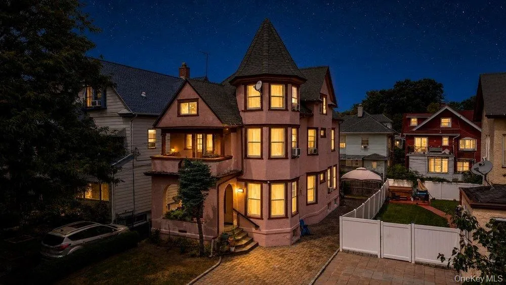 129 Urban Street, Mount Vernon, NY, 5 Bedrooms Bedrooms, 9 Rooms Rooms,2 BathroomsBathrooms,Residential,For Rent,Urban,0,1030951 129 Urban Street, Mount Vernon, NY, 5 Bedrooms Bedrooms, 9 Rooms Rooms,2 BathroomsBathrooms,Residential,For Rent,Urban,0,1030951