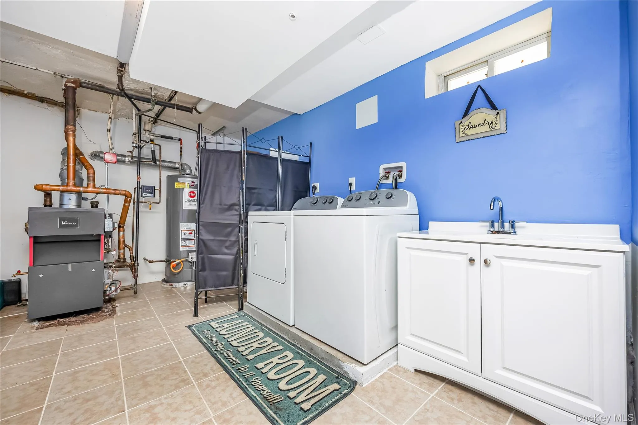 MECHANICAL/LAUNDRY SPACE MECHANICAL/LAUNDRY SPACE