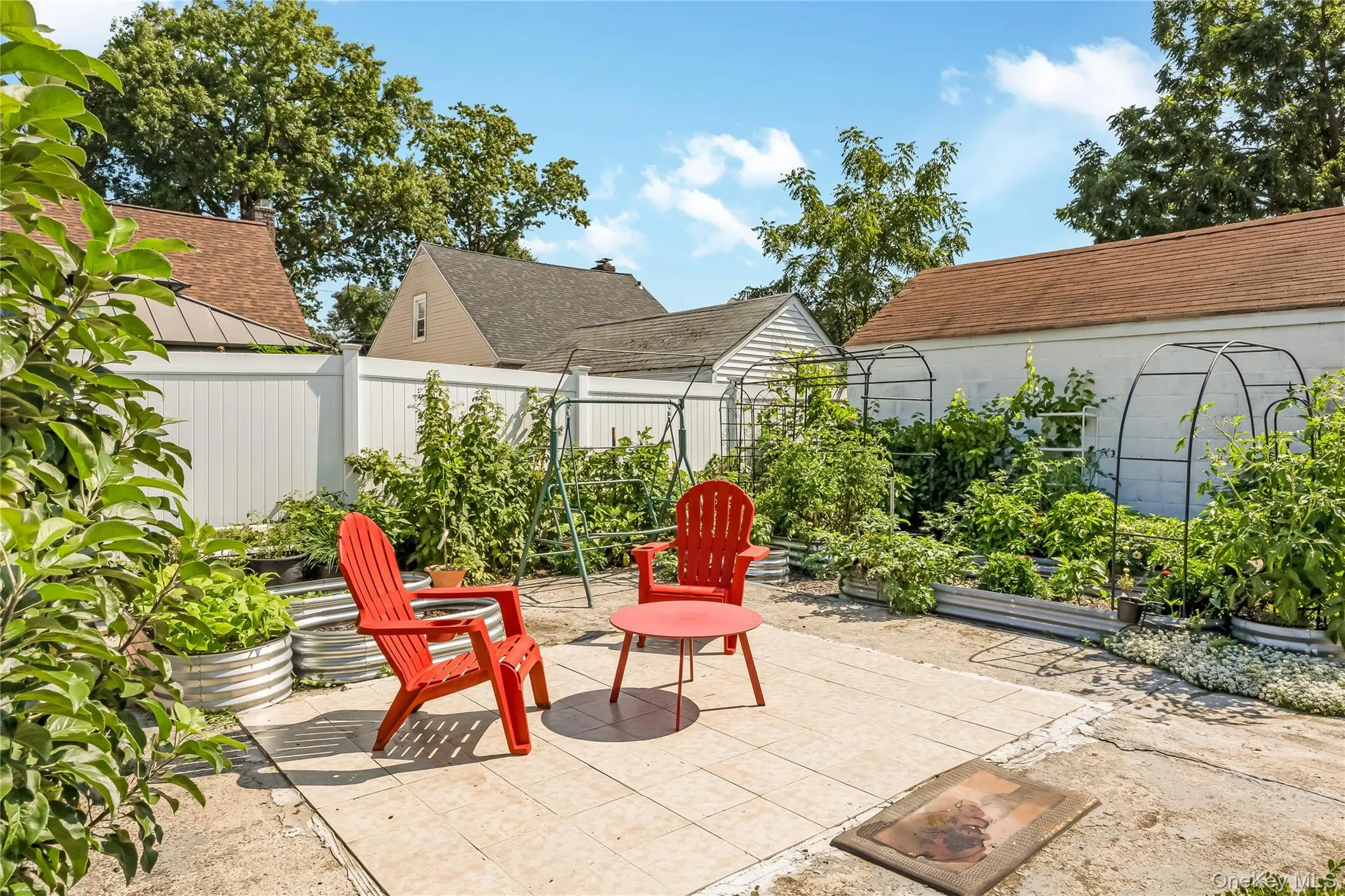 PATIO WITH SURROUNDING GARDENS PATIO WITH SURROUNDING GARDENS