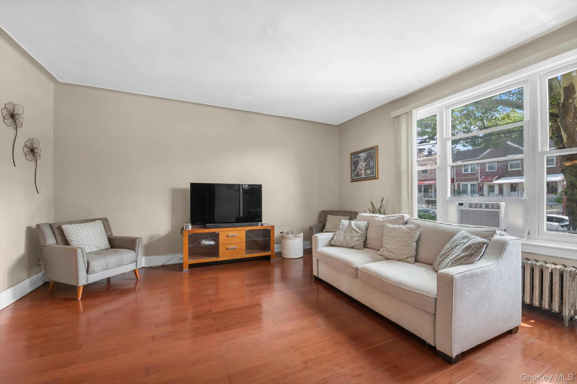 2053 Turnbull Avenue, New York, NY, 3 Bedrooms Bedrooms, 10 Rooms Rooms,2 BathroomsBathrooms,Residential,For Rent,Turnbull,0,1030964 2053 Turnbull Avenue, New York, NY, 3 Bedrooms Bedrooms, 10 Rooms Rooms,2 BathroomsBathrooms,Residential,For Rent,Turnbull,0,1030964