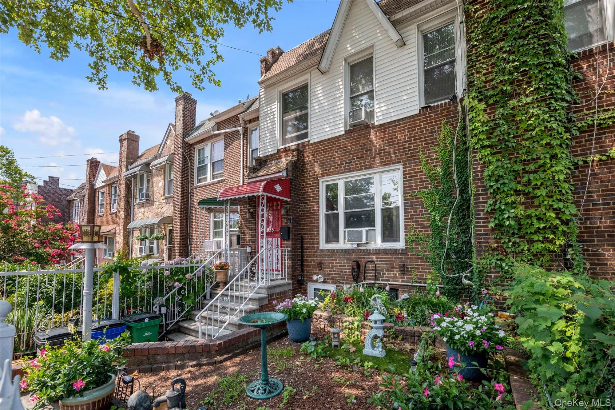 2053 Turnbull Avenue, New York, NY, 3 Bedrooms Bedrooms, 10 Rooms Rooms,2 BathroomsBathrooms,Residential,For Rent,Turnbull,0,1030964 2053 Turnbull Avenue, New York, NY, 3 Bedrooms Bedrooms, 10 Rooms Rooms,2 BathroomsBathrooms,Residential,For Rent,Turnbull,0,1030964