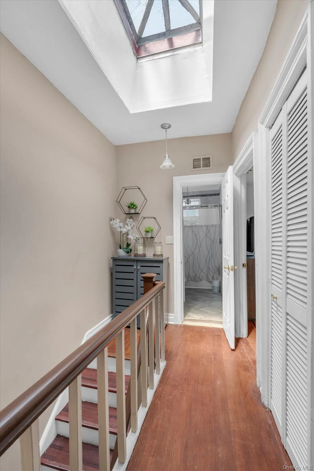 2053 Turnbull Avenue, New York, NY, 3 Bedrooms Bedrooms, 10 Rooms Rooms,2 BathroomsBathrooms,Residential,For Rent,Turnbull,0,1030964 2053 Turnbull Avenue, New York, NY, 3 Bedrooms Bedrooms, 10 Rooms Rooms,2 BathroomsBathrooms,Residential,For Rent,Turnbull,0,1030964