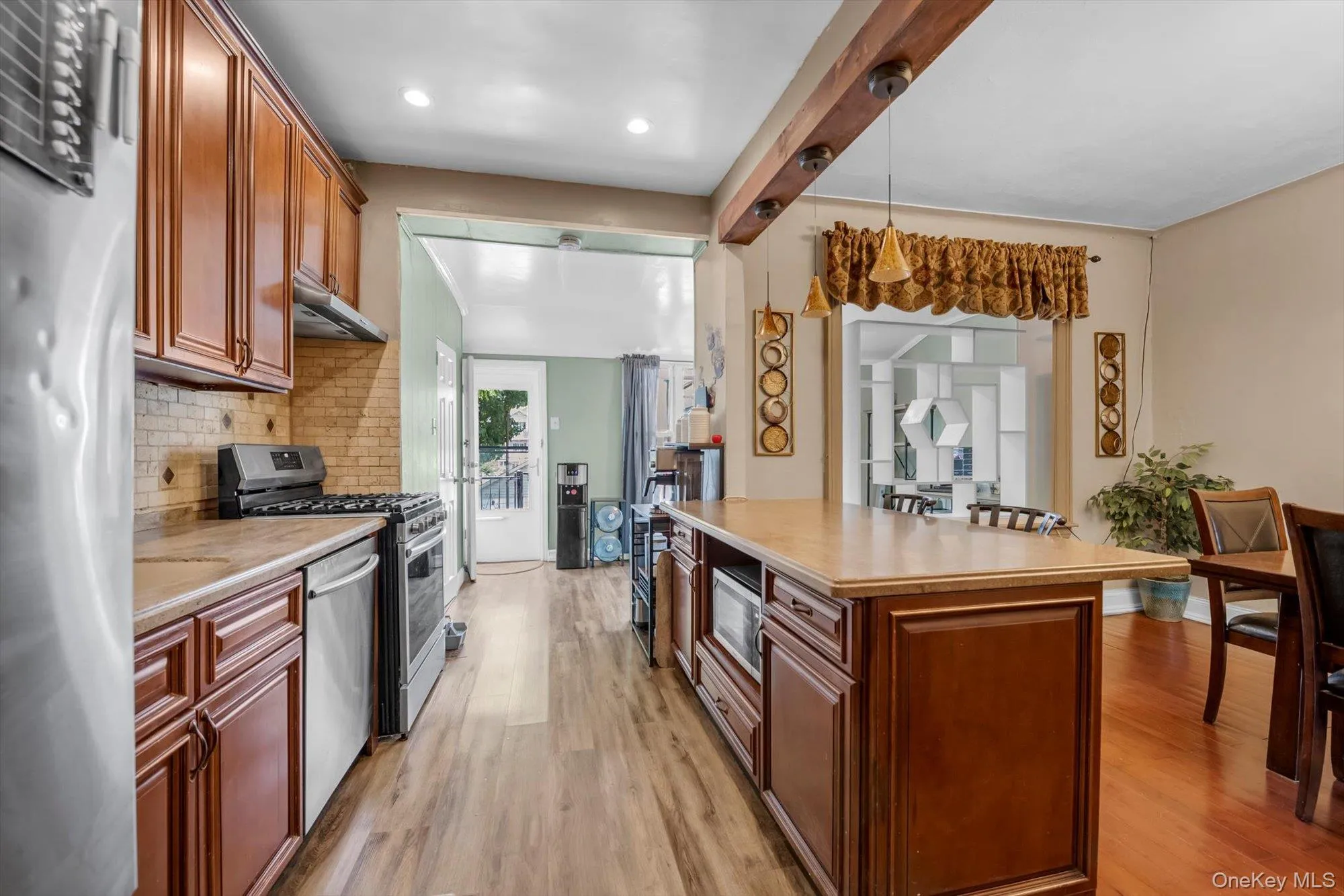 2053 Turnbull Avenue, New York, NY, 3 Bedrooms Bedrooms, 10 Rooms Rooms,2 BathroomsBathrooms,Residential,For Rent,Turnbull,0,1030964 2053 Turnbull Avenue, New York, NY, 3 Bedrooms Bedrooms, 10 Rooms Rooms,2 BathroomsBathrooms,Residential,For Rent,Turnbull,0,1030964