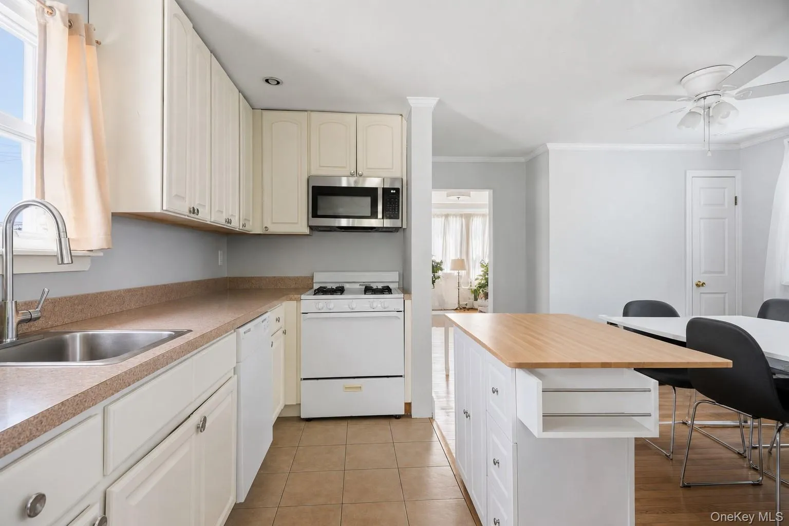 194 Woodfield Road, Hempstead, NY, 3 Bedrooms Bedrooms, 5 Rooms Rooms,2 BathroomsBathrooms,Residential,For Rent,Woodfield,0,1030969 194 Woodfield Road, Hempstead, NY, 3 Bedrooms Bedrooms, 5 Rooms Rooms,2 BathroomsBathrooms,Residential,For Rent,Woodfield,0,1030969