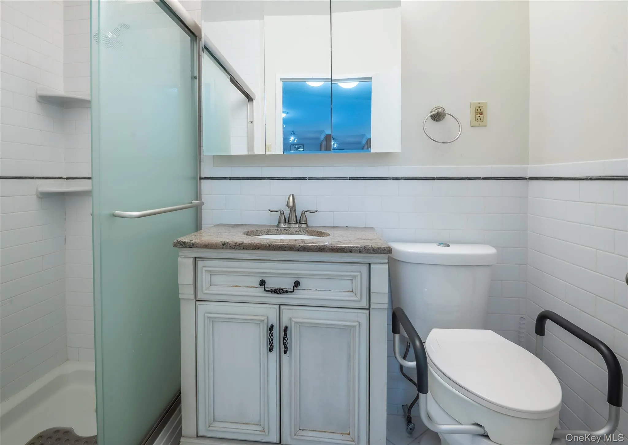 270-10 Grand Central Parkway, New York, NY, 1 Bedroom Bedrooms, 3 Rooms Rooms,1 BathroomBathrooms,Residential,For Rent,Grand Central,0,1030972 270-10 Grand Central Parkway, New York, NY, 1 Bedroom Bedrooms, 3 Rooms Rooms,1 BathroomBathrooms,Residential,For Rent,Grand Central,0,1030972