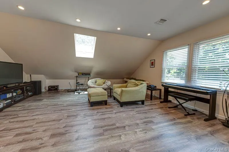 414 2nd Avenue, Huntington, NY, 4 Bedrooms Bedrooms, 9 Rooms Rooms,2 BathroomsBathrooms,Residential Lease,For Rent,2nd,0,1030973 414 2nd Avenue, Huntington, NY, 4 Bedrooms Bedrooms, 9 Rooms Rooms,2 BathroomsBathrooms,Residential Lease,For Rent,2nd,0,1030973