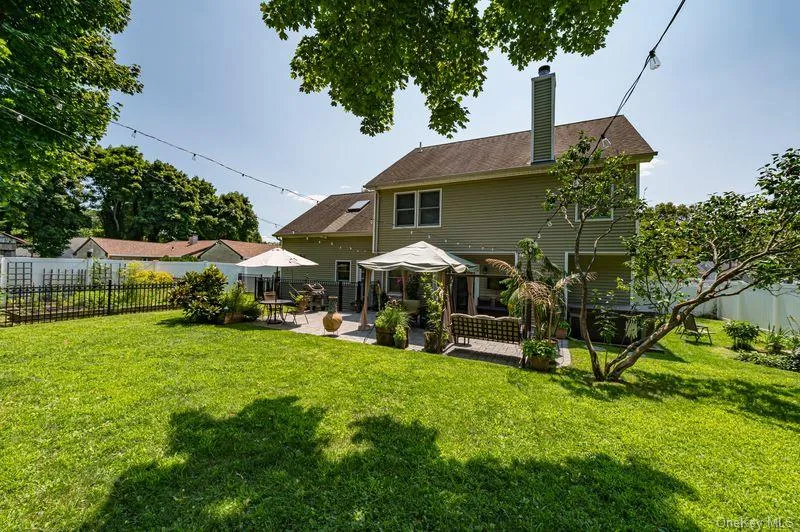 414 2nd Avenue, Huntington, NY, 4 Bedrooms Bedrooms, 9 Rooms Rooms,2 BathroomsBathrooms,Residential Lease,For Rent,2nd,0,1030973 414 2nd Avenue, Huntington, NY, 4 Bedrooms Bedrooms, 9 Rooms Rooms,2 BathroomsBathrooms,Residential Lease,For Rent,2nd,0,1030973