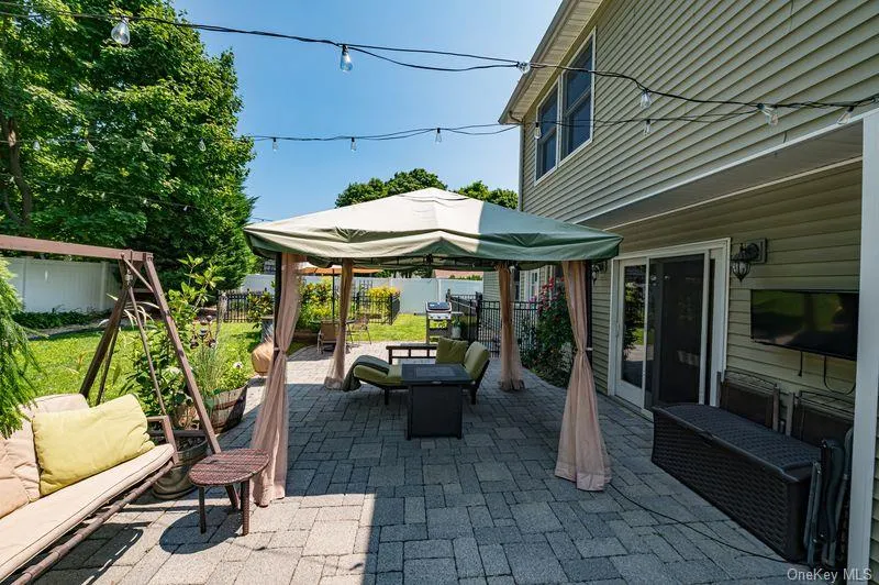 414 2nd Avenue, Huntington, NY, 4 Bedrooms Bedrooms, 9 Rooms Rooms,2 BathroomsBathrooms,Residential Lease,For Rent,2nd,0,1030973 414 2nd Avenue, Huntington, NY, 4 Bedrooms Bedrooms, 9 Rooms Rooms,2 BathroomsBathrooms,Residential Lease,For Rent,2nd,0,1030973