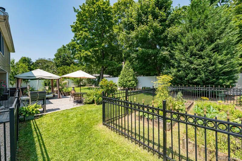 414 2nd Avenue, Huntington, NY, 4 Bedrooms Bedrooms, 9 Rooms Rooms,2 BathroomsBathrooms,Residential Lease,For Rent,2nd,0,1030973 414 2nd Avenue, Huntington, NY, 4 Bedrooms Bedrooms, 9 Rooms Rooms,2 BathroomsBathrooms,Residential Lease,For Rent,2nd,0,1030973