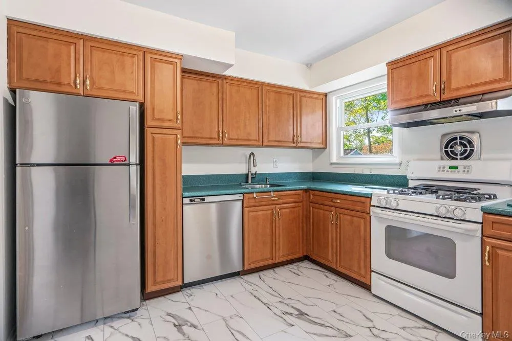 8 Rodney Avenue, Islip, NY, 4 Bedrooms Bedrooms, 9 Rooms Rooms,2 BathroomsBathrooms,Residential,For Rent,Rodney,0,1030978 8 Rodney Avenue, Islip, NY, 4 Bedrooms Bedrooms, 9 Rooms Rooms,2 BathroomsBathrooms,Residential,For Rent,Rodney,0,1030978
