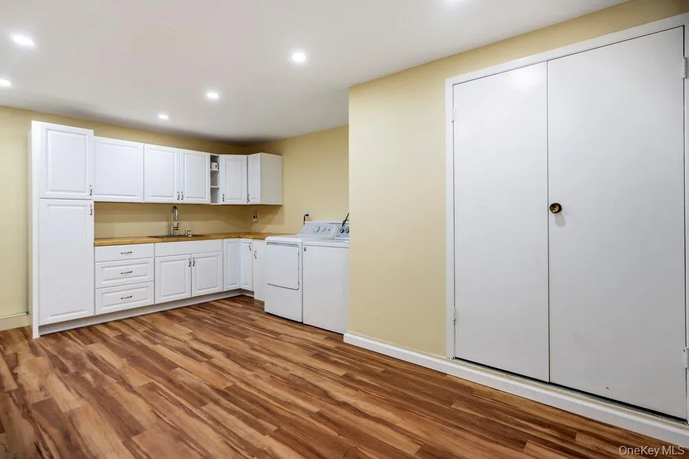 8 Rodney Avenue, Islip, NY, 4 Bedrooms Bedrooms, 9 Rooms Rooms,2 BathroomsBathrooms,Residential,For Rent,Rodney,0,1030978 8 Rodney Avenue, Islip, NY, 4 Bedrooms Bedrooms, 9 Rooms Rooms,2 BathroomsBathrooms,Residential,For Rent,Rodney,0,1030978