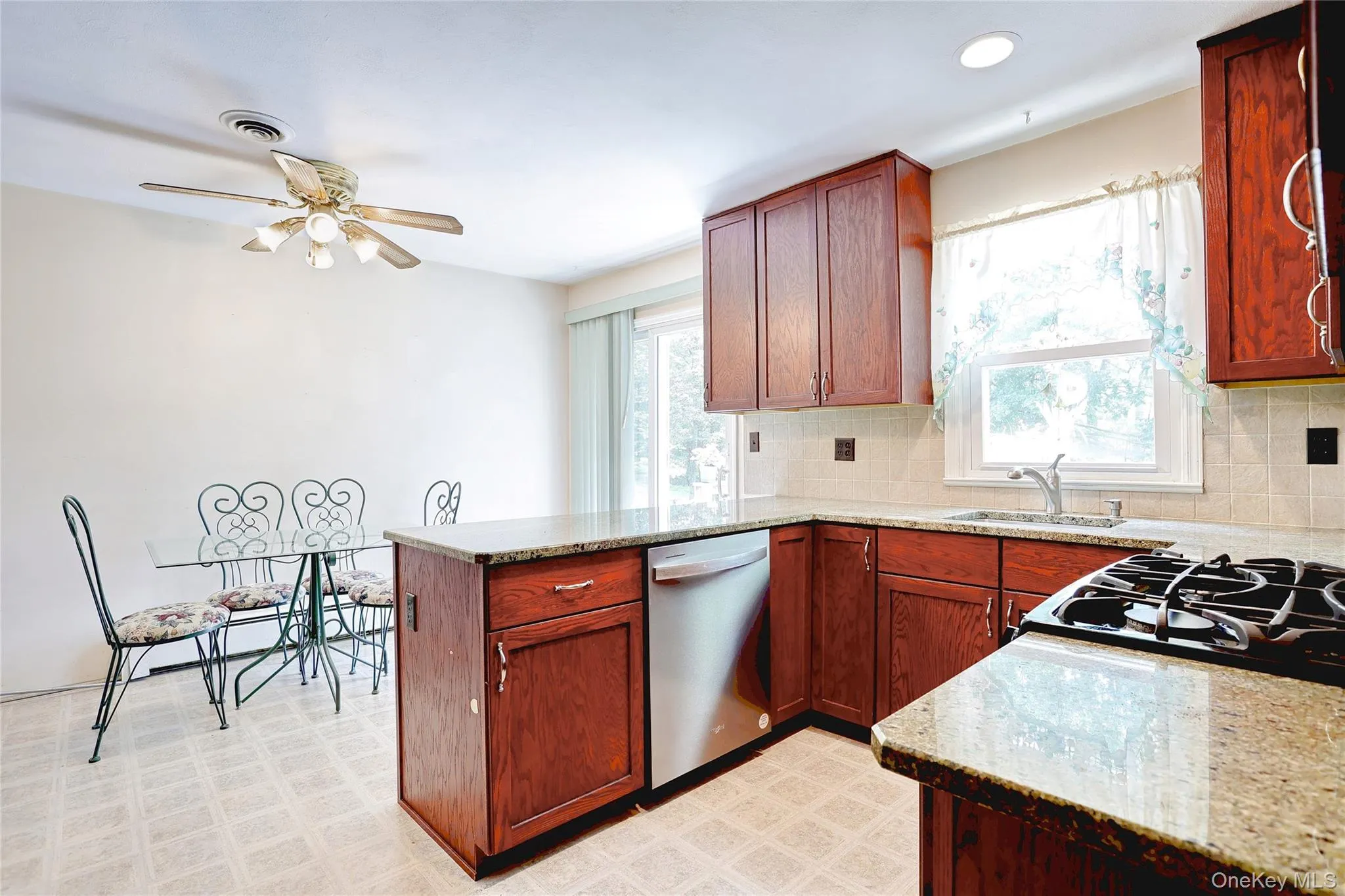 33 Tor View Avenue, Clarkstown, NY, 4 Bedrooms Bedrooms, 9 Rooms Rooms,2 BathroomsBathrooms,Residential,For Rent,Tor View,0,1030983 33 Tor View Avenue, Clarkstown, NY, 4 Bedrooms Bedrooms, 9 Rooms Rooms,2 BathroomsBathrooms,Residential,For Rent,Tor View,0,1030983