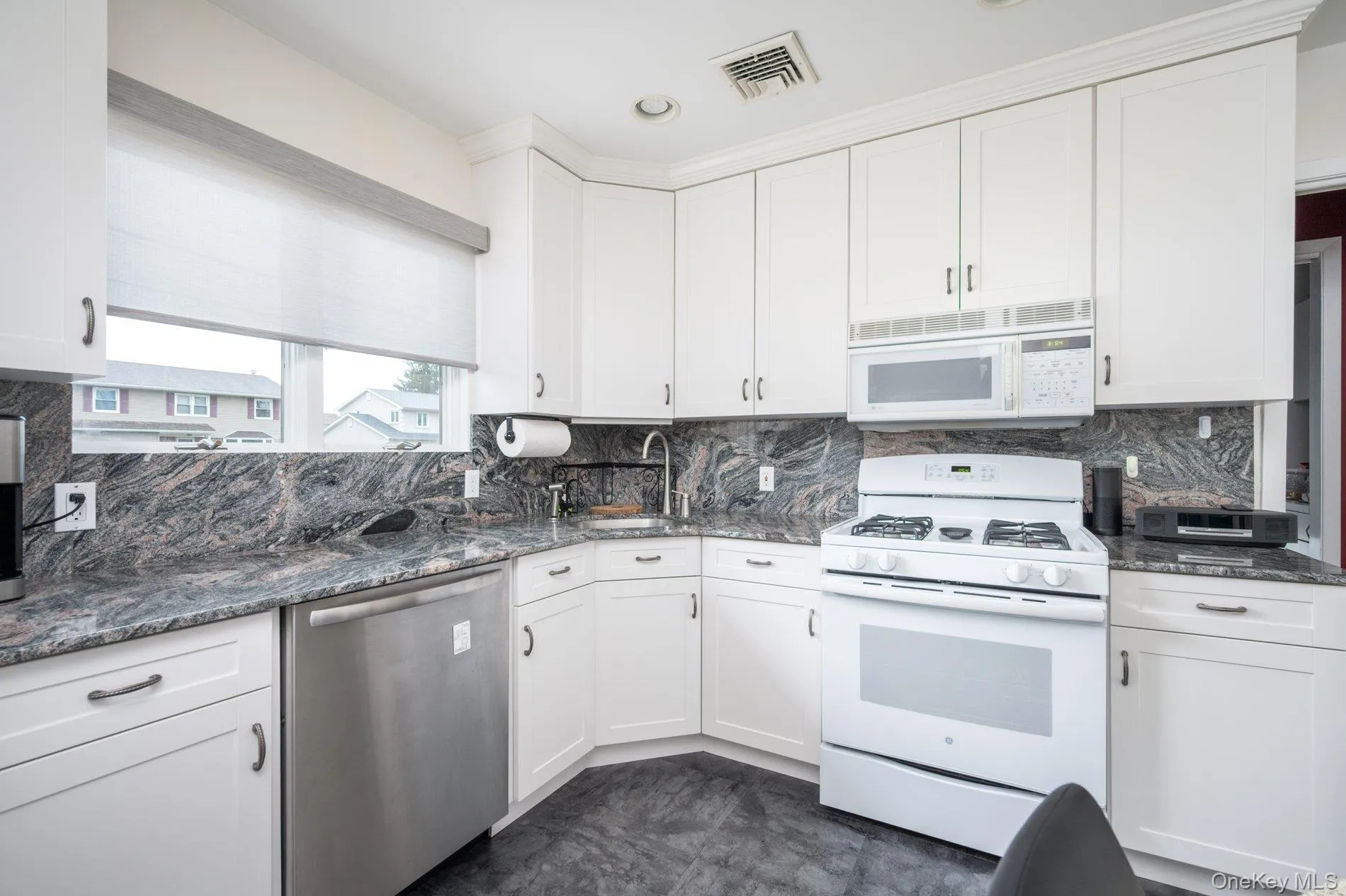264 Manetto Hill Road, Oyster Bay, NY, 4 Bedrooms Bedrooms, 7 Rooms Rooms,3 BathroomsBathrooms,Residential Lease,For Rent,Manetto Hill,0,1030984 264 Manetto Hill Road, Oyster Bay, NY, 4 Bedrooms Bedrooms, 7 Rooms Rooms,3 BathroomsBathrooms,Residential Lease,For Rent,Manetto Hill,0,1030984