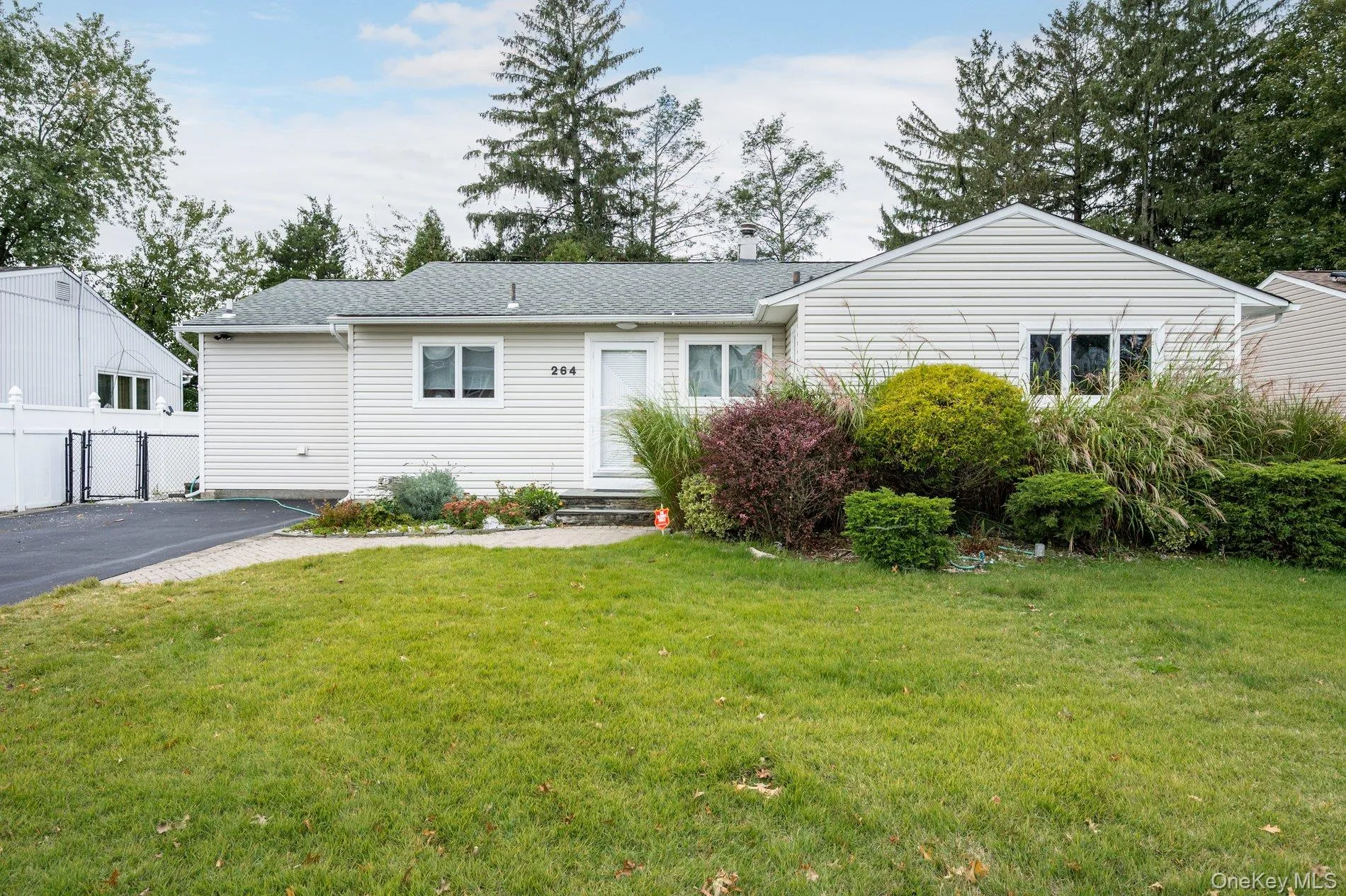 264 Manetto Hill Road, Oyster Bay, NY, 4 Bedrooms Bedrooms, 7 Rooms Rooms,3 BathroomsBathrooms,Residential Lease,For Rent,Manetto Hill,0,1030984 264 Manetto Hill Road, Oyster Bay, NY, 4 Bedrooms Bedrooms, 7 Rooms Rooms,3 BathroomsBathrooms,Residential Lease,For Rent,Manetto Hill,0,1030984