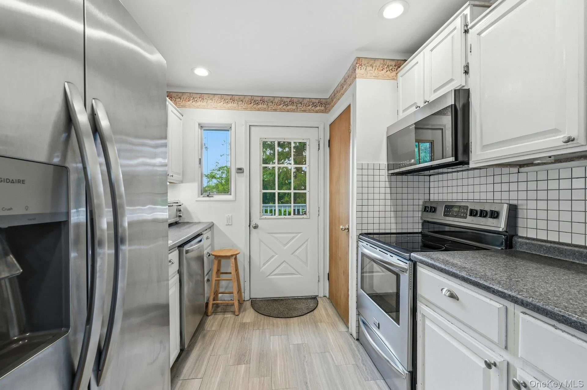 43 Tappan Avenue, Babylon, NY, 3 Bedrooms Bedrooms, 5 Rooms Rooms,1 BathroomBathrooms,Residential,For Rent,Tappan,0,1030993 43 Tappan Avenue, Babylon, NY, 3 Bedrooms Bedrooms, 5 Rooms Rooms,1 BathroomBathrooms,Residential,For Rent,Tappan,0,1030993