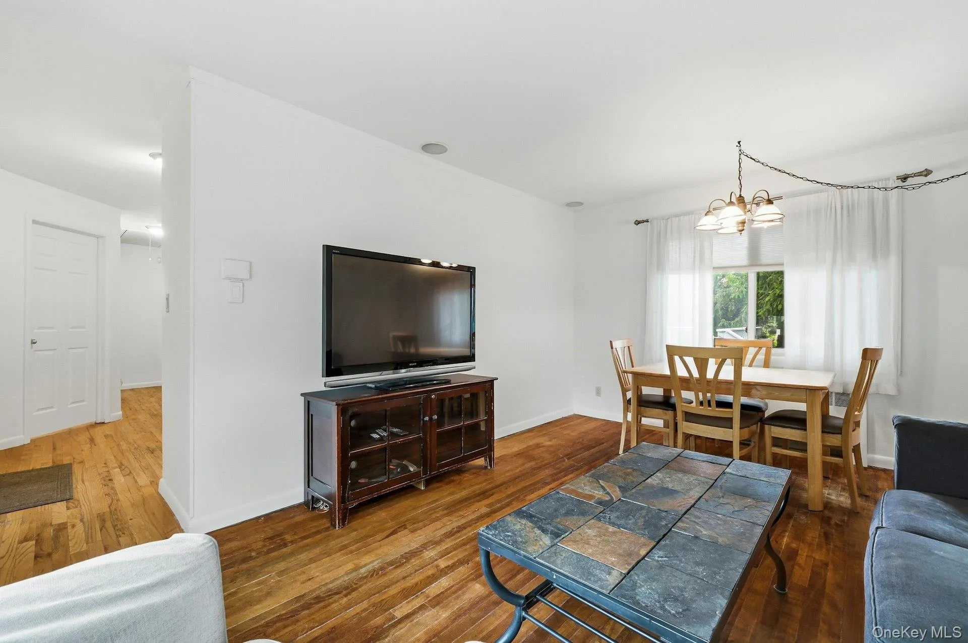 43 Tappan Avenue, Babylon, NY, 3 Bedrooms Bedrooms, 5 Rooms Rooms,1 BathroomBathrooms,Residential,For Rent,Tappan,0,1030993 43 Tappan Avenue, Babylon, NY, 3 Bedrooms Bedrooms, 5 Rooms Rooms,1 BathroomBathrooms,Residential,For Rent,Tappan,0,1030993
