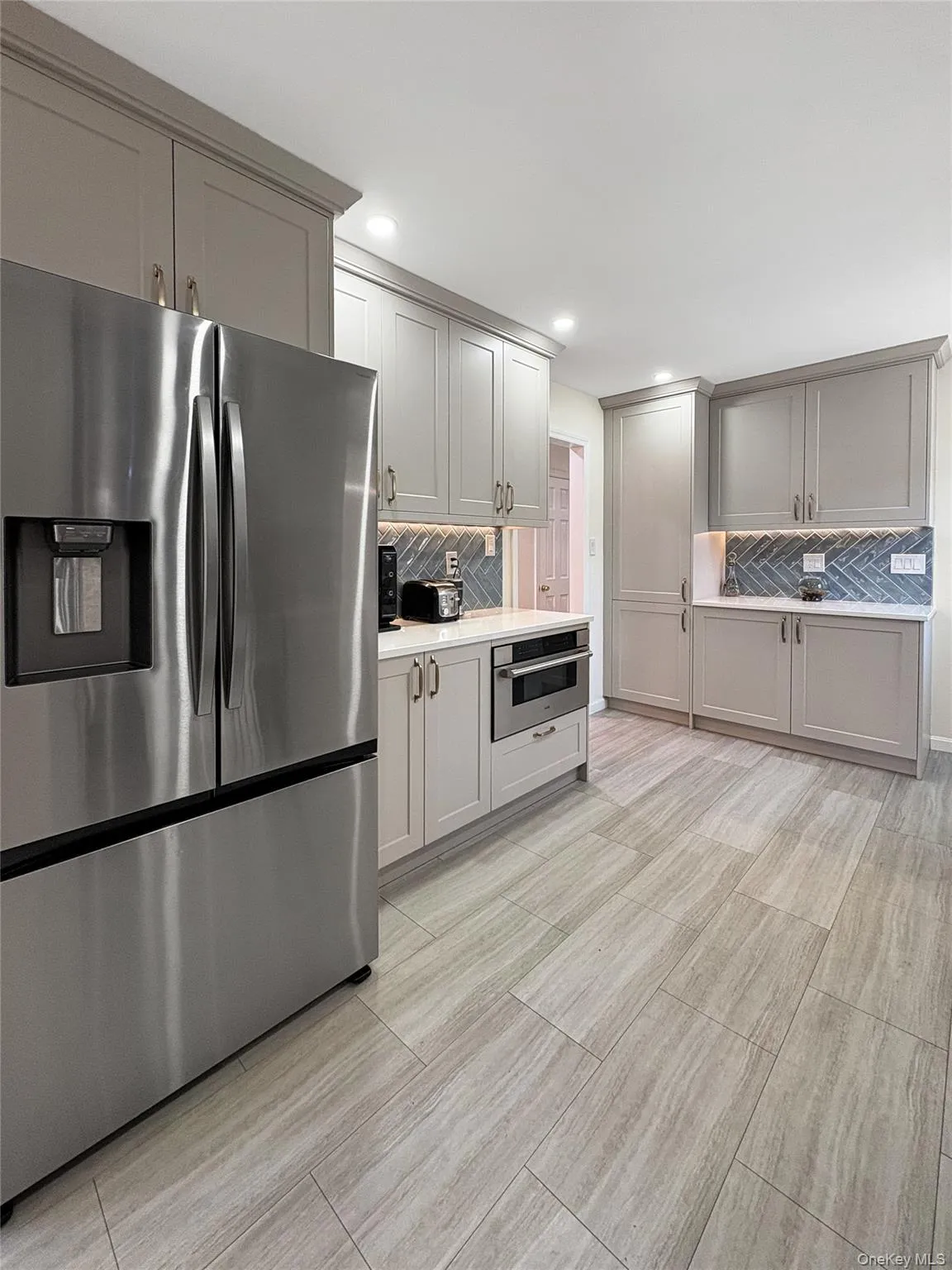 Brand new kitchen with luxury appliances And features Brand new kitchen with luxury appliances And features