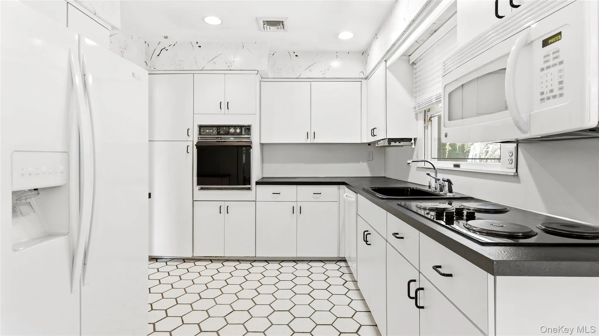 20 Acorn Lane, Oyster Bay, NY, 4 Bedrooms Bedrooms, 8 Rooms Rooms,2 BathroomsBathrooms,Residential,For Rent,Acorn,0,1031002 20 Acorn Lane, Oyster Bay, NY, 4 Bedrooms Bedrooms, 8 Rooms Rooms,2 BathroomsBathrooms,Residential,For Rent,Acorn,0,1031002