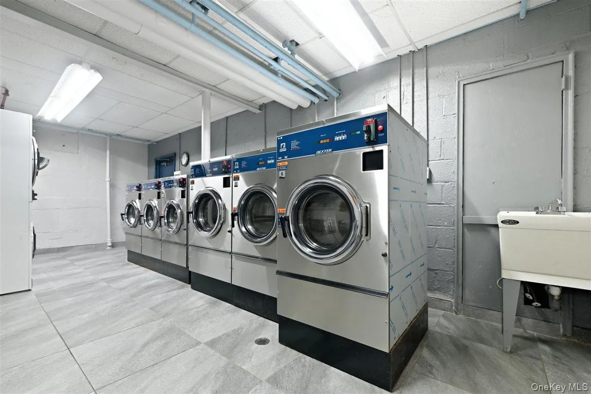 82-75 Langdale Street, New York, NY, 2 Bedrooms Bedrooms, 4 Rooms Rooms,1 BathroomBathrooms,Residential,For Rent,Langdale,0,1031006 82-75 Langdale Street, New York, NY, 2 Bedrooms Bedrooms, 4 Rooms Rooms,1 BathroomBathrooms,Residential,For Rent,Langdale,0,1031006