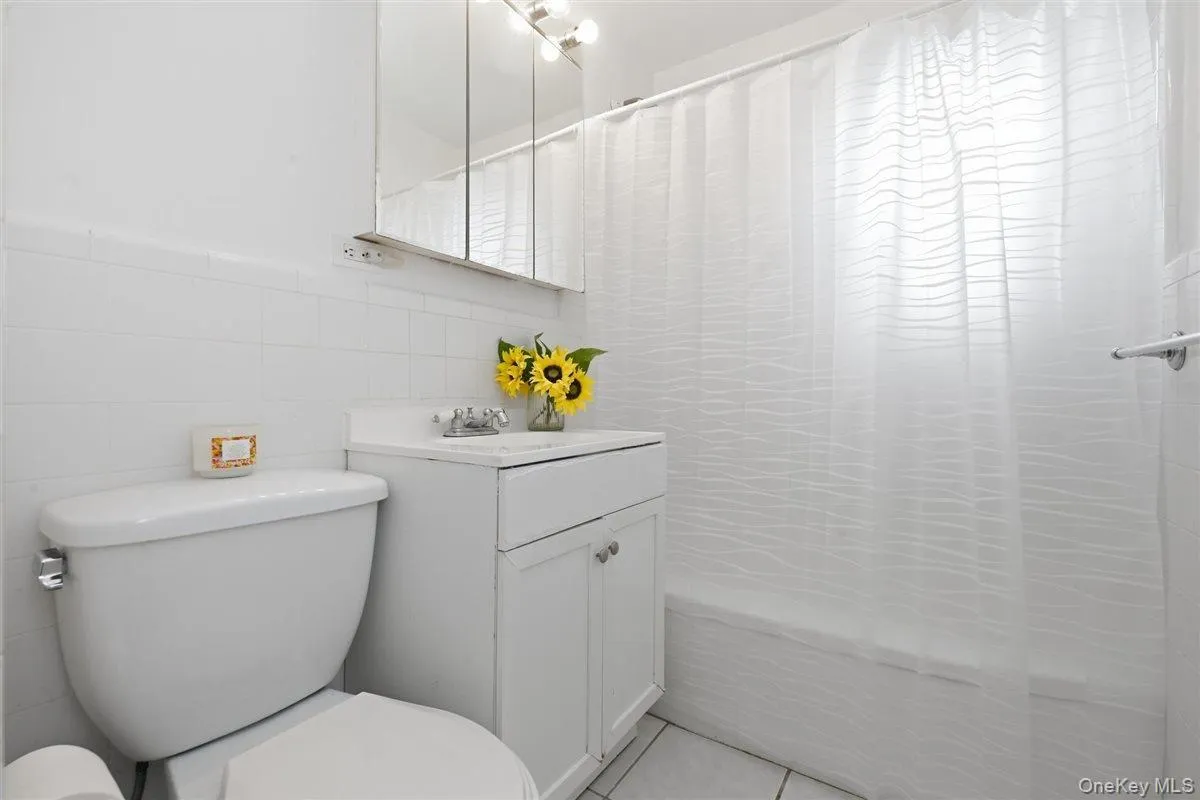 82-75 Langdale Street, New York, NY, 2 Bedrooms Bedrooms, 4 Rooms Rooms,1 BathroomBathrooms,Residential,For Rent,Langdale,0,1031006 82-75 Langdale Street, New York, NY, 2 Bedrooms Bedrooms, 4 Rooms Rooms,1 BathroomBathrooms,Residential,For Rent,Langdale,0,1031006