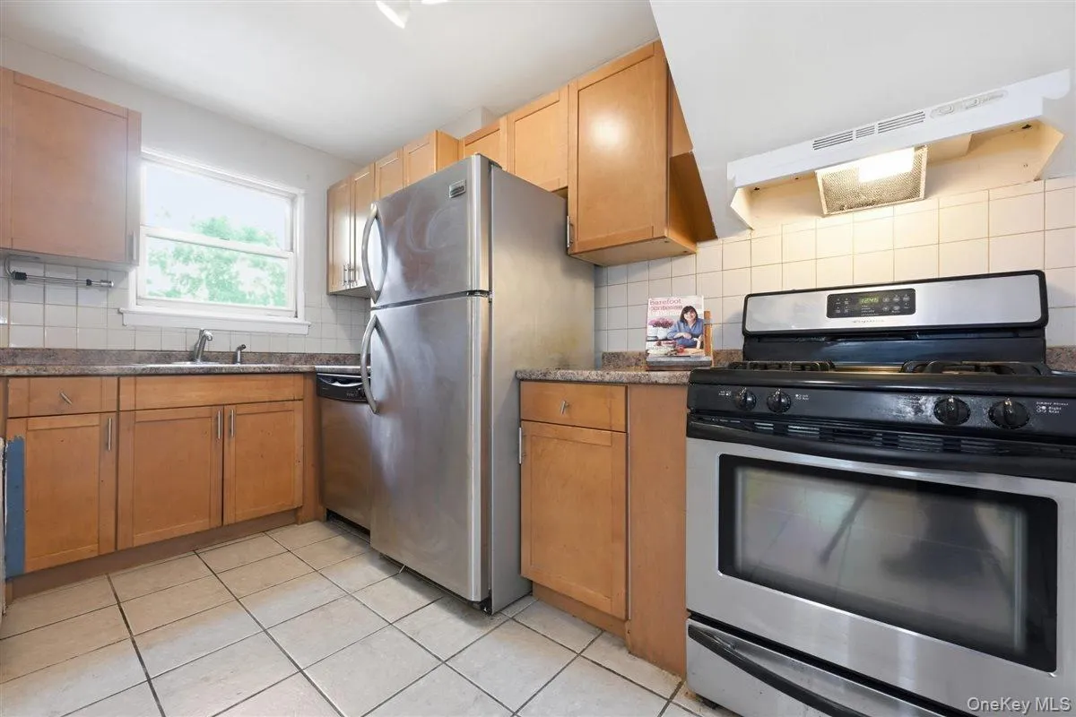 82-75 Langdale Street, New York, NY, 2 Bedrooms Bedrooms, 4 Rooms Rooms,1 BathroomBathrooms,Residential,For Rent,Langdale,0,1031006 82-75 Langdale Street, New York, NY, 2 Bedrooms Bedrooms, 4 Rooms Rooms,1 BathroomBathrooms,Residential,For Rent,Langdale,0,1031006