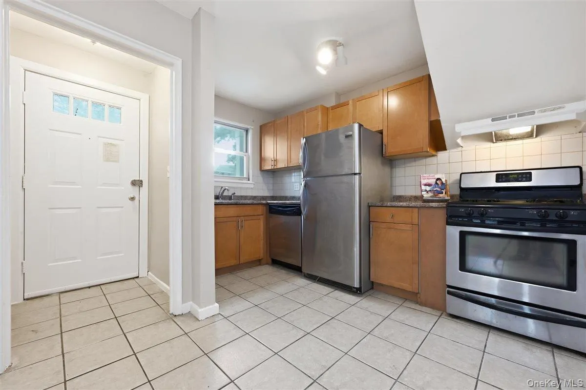 82-75 Langdale Street, New York, NY, 2 Bedrooms Bedrooms, 4 Rooms Rooms,1 BathroomBathrooms,Residential,For Rent,Langdale,0,1031006 82-75 Langdale Street, New York, NY, 2 Bedrooms Bedrooms, 4 Rooms Rooms,1 BathroomBathrooms,Residential,For Rent,Langdale,0,1031006