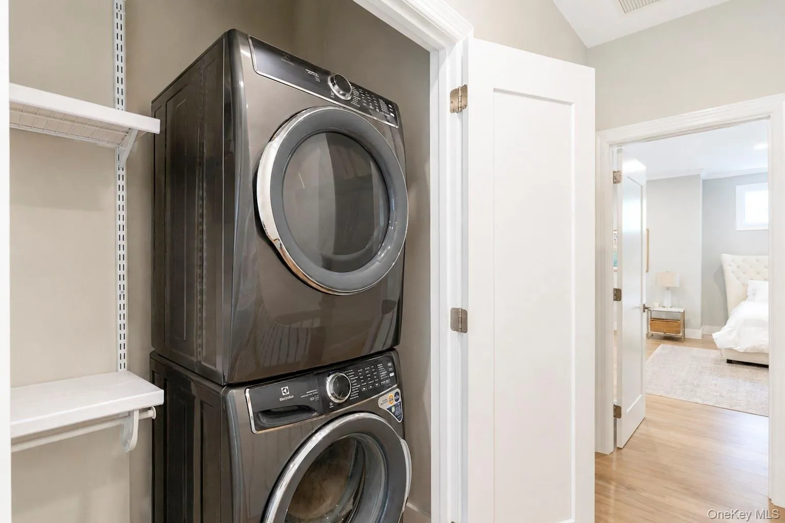 79 Oakside Road, Smithtown, NY, 4 Bedrooms Bedrooms, 8 Rooms Rooms,3 BathroomsBathrooms,Residential,For Rent,Oakside,0,1031008 79 Oakside Road, Smithtown, NY, 4 Bedrooms Bedrooms, 8 Rooms Rooms,3 BathroomsBathrooms,Residential,For Rent,Oakside,0,1031008