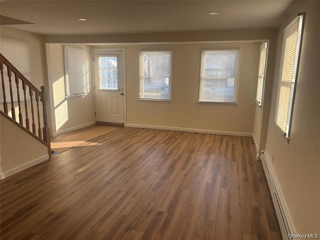 215 Lakewood Street, Brookhaven, NY, 3 Bedrooms Bedrooms, 5 Rooms Rooms,1 BathroomBathrooms,Residential Lease,For Rent,Lakewood,0,1031012 215 Lakewood Street, Brookhaven, NY, 3 Bedrooms Bedrooms, 5 Rooms Rooms,1 BathroomBathrooms,Residential Lease,For Rent,Lakewood,0,1031012