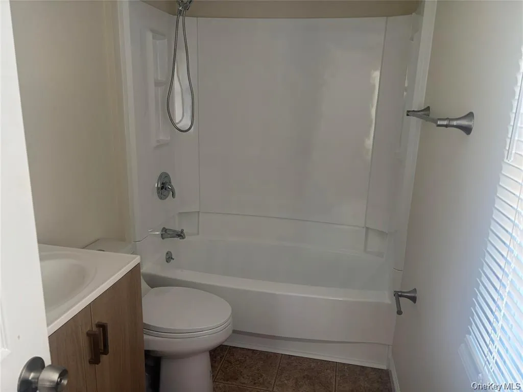 215 Lakewood Street, Brookhaven, NY, 3 Bedrooms Bedrooms, 5 Rooms Rooms,1 BathroomBathrooms,Residential Lease,For Rent,Lakewood,0,1031012 215 Lakewood Street, Brookhaven, NY, 3 Bedrooms Bedrooms, 5 Rooms Rooms,1 BathroomBathrooms,Residential Lease,For Rent,Lakewood,0,1031012