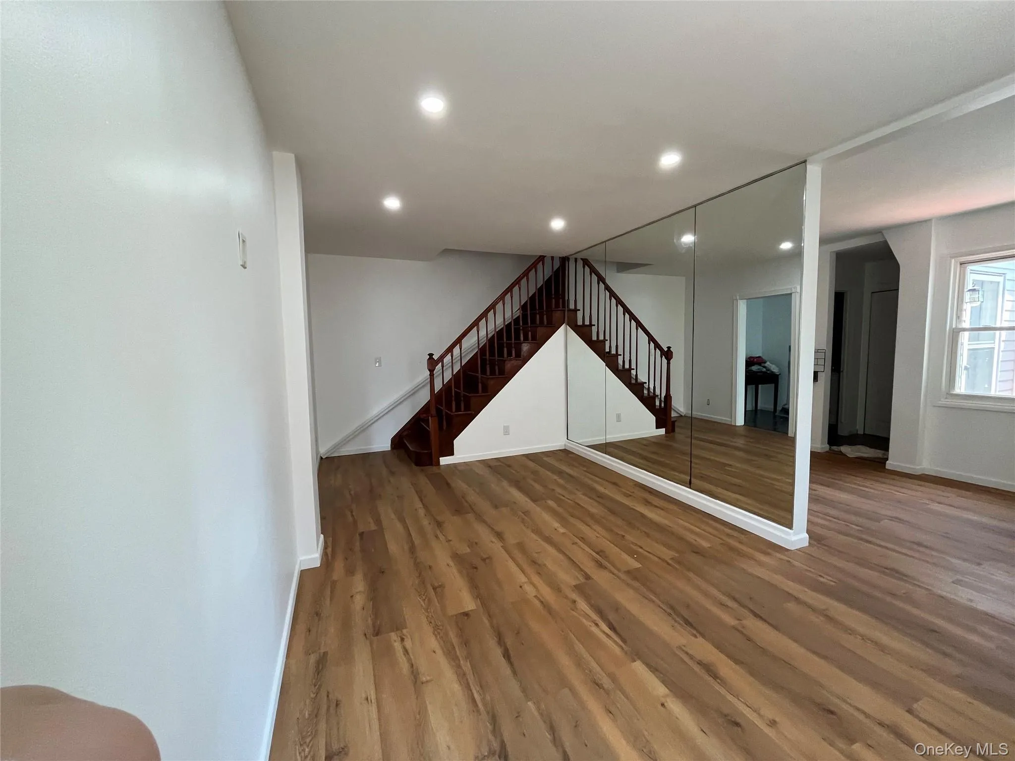 2 Alexander Place, Yonkers, NY, 1 Bedroom Bedrooms, 5 Rooms Rooms,1 BathroomBathrooms,Residential Lease,For Rent,Alexander,0,1031017 2 Alexander Place, Yonkers, NY, 1 Bedroom Bedrooms, 5 Rooms Rooms,1 BathroomBathrooms,Residential Lease,For Rent,Alexander,0,1031017