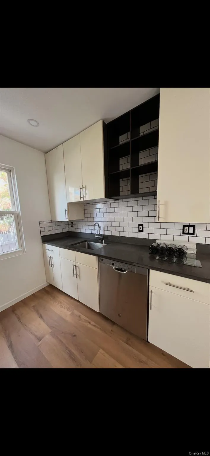 2 Alexander Place, Yonkers, NY, 1 Bedroom Bedrooms, 5 Rooms Rooms,1 BathroomBathrooms,Residential Lease,For Rent,Alexander,0,1031017 2 Alexander Place, Yonkers, NY, 1 Bedroom Bedrooms, 5 Rooms Rooms,1 BathroomBathrooms,Residential Lease,For Rent,Alexander,0,1031017