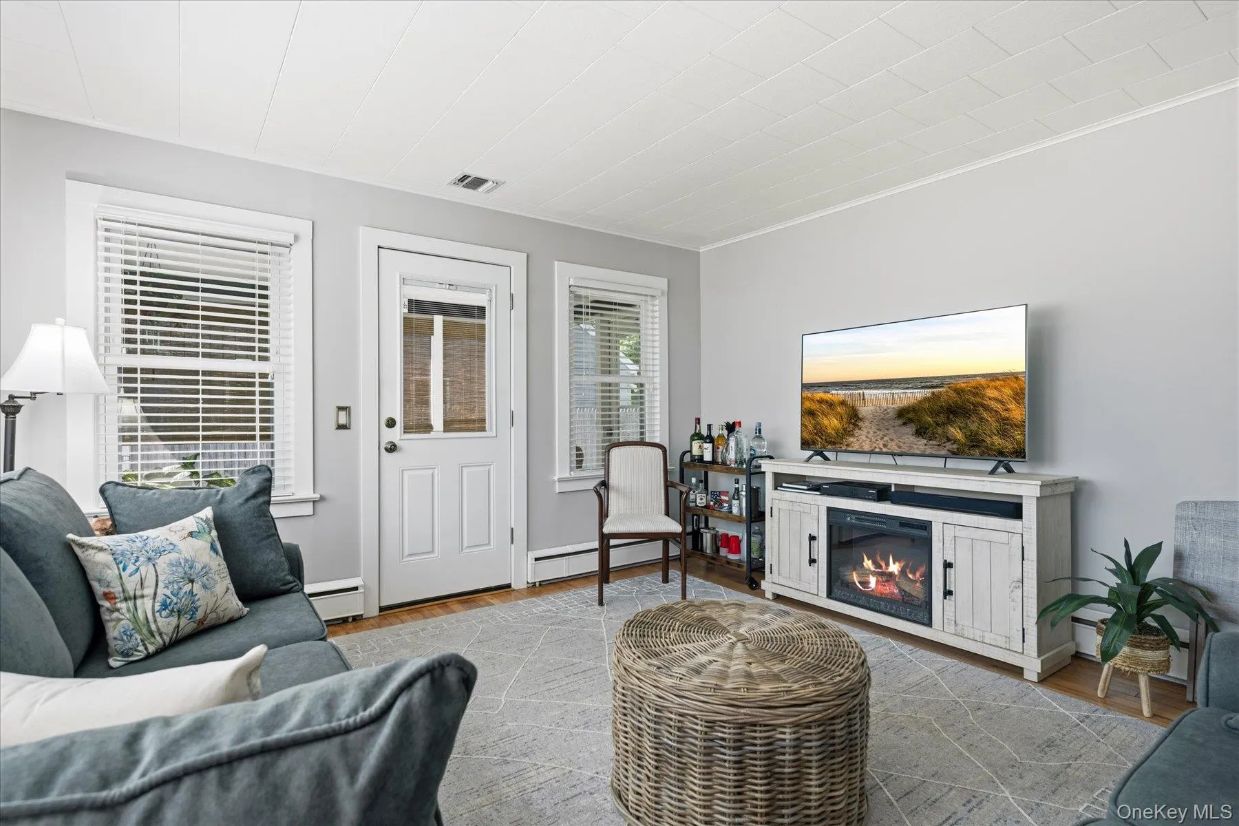 277 Howell Avenue, Riverhead, NY, 2 Bedrooms Bedrooms, 5 Rooms Rooms,1 BathroomBathrooms,Residential,For Rent,Howell,0,1031020 277 Howell Avenue, Riverhead, NY, 2 Bedrooms Bedrooms, 5 Rooms Rooms,1 BathroomBathrooms,Residential,For Rent,Howell,0,1031020