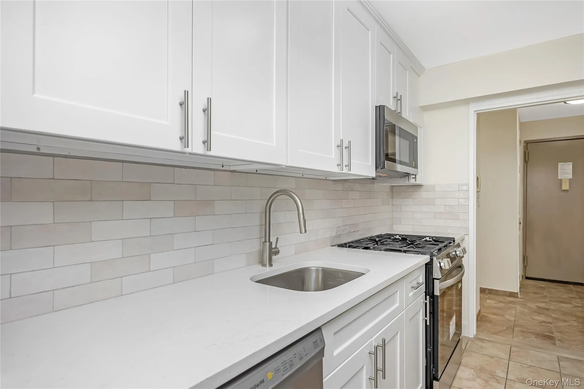 87-10 149th Avenue, New York, NY, 1 Bedroom Bedrooms, 4 Rooms Rooms,1 BathroomBathrooms,Residential,For Rent,149th,0,1031024 87-10 149th Avenue, New York, NY, 1 Bedroom Bedrooms, 4 Rooms Rooms,1 BathroomBathrooms,Residential,For Rent,149th,0,1031024