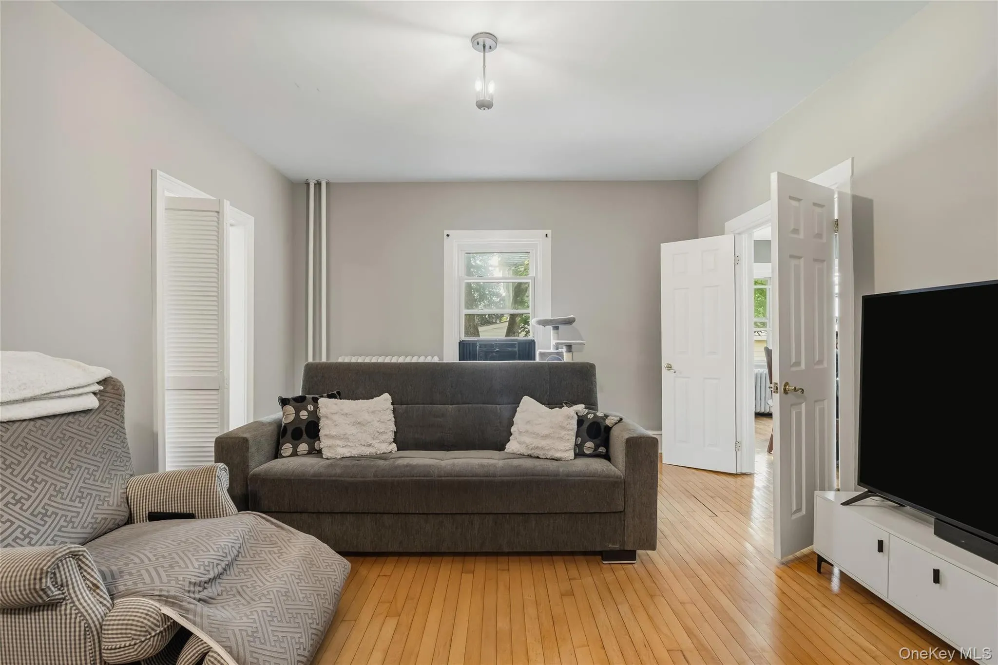 10 Park Avenue, Woodbury, NY, 3 Bedrooms Bedrooms, 6 Rooms Rooms,2 BathroomsBathrooms,Residential,For Rent,Park,0,1031034 10 Park Avenue, Woodbury, NY, 3 Bedrooms Bedrooms, 6 Rooms Rooms,2 BathroomsBathrooms,Residential,For Rent,Park,0,1031034