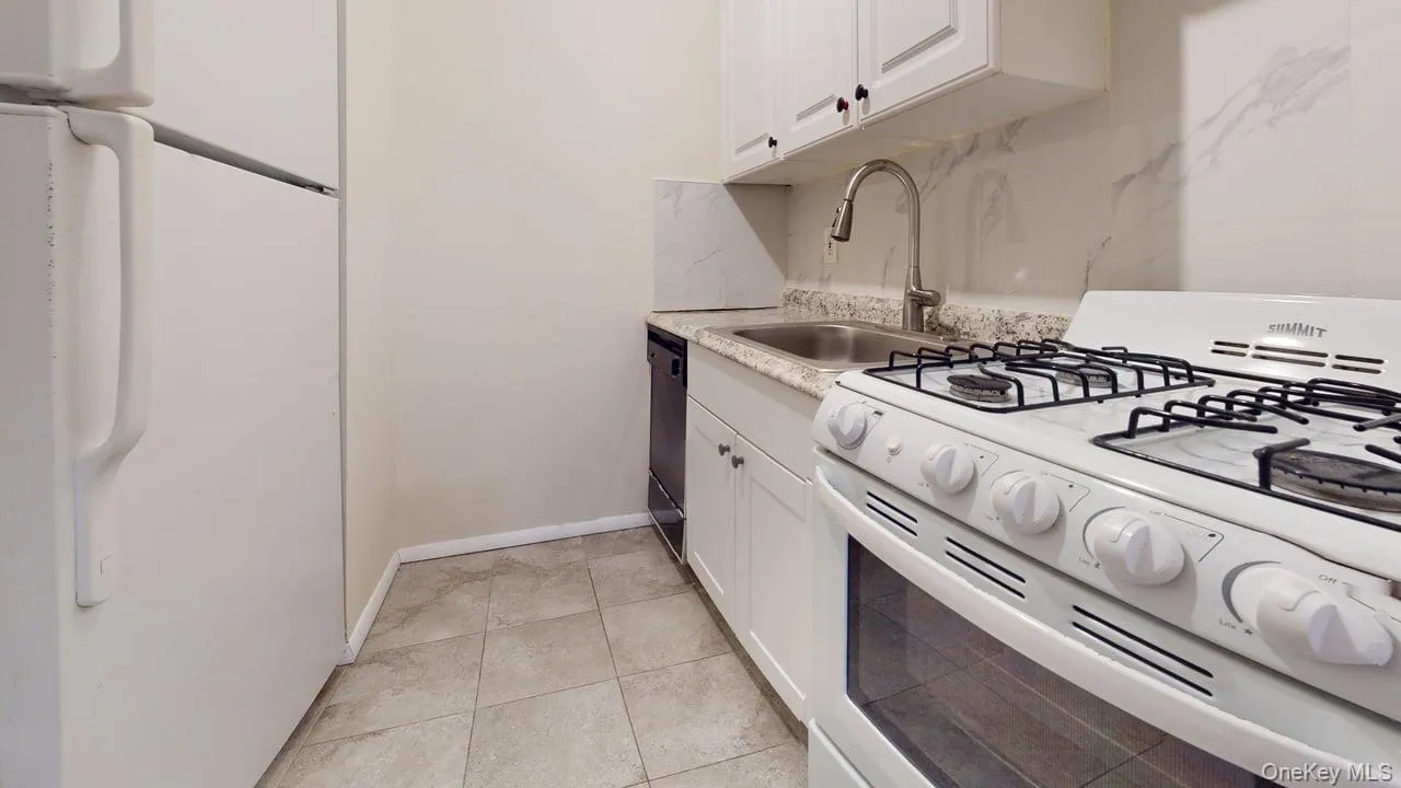 87-30 62nd Avenue, New York, NY, 2 Rooms Rooms,1 BathroomBathrooms,Residential Lease,For Rent,62nd,0,1031036 87-30 62nd Avenue, New York, NY, 2 Rooms Rooms,1 BathroomBathrooms,Residential Lease,For Rent,62nd,0,1031036